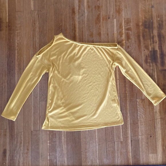 Listicle Women’s Off Shoulder Cold Shoulder Sweater Top Large Golden Yellow NWT - Picture 2 of 9